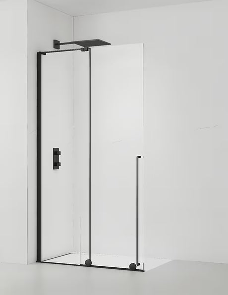 Czarna ścianka prysznicowa Walk‑in- SAT Walk-In Xmotion 100 cm ze szkłem transparentnym i systemem przesuwnym.