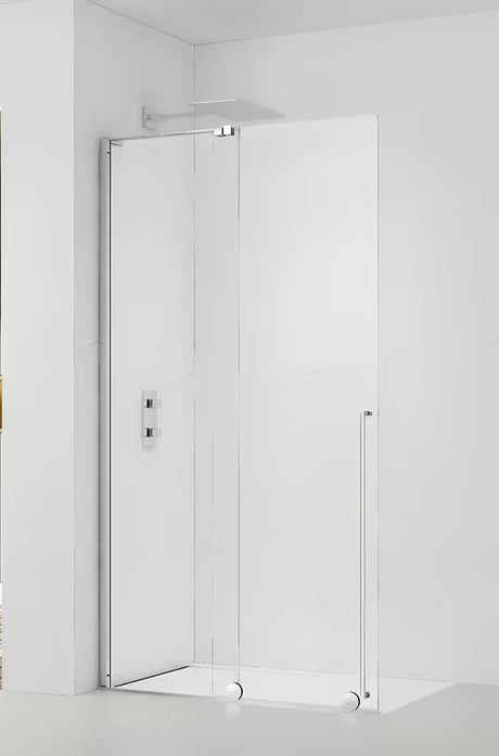 Ścianka prysznicowa Walk‑in- SAT Walk-In Xmotion 120 cm w błyszczącym chromie, z przezroczystym szkłem i powłoką Easy Clean.