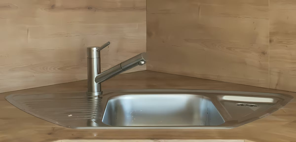 Nierdzewna bateria zlewozmywakowa SIKO Steel z wyciąganą wylewką w wykończeniu supersteel