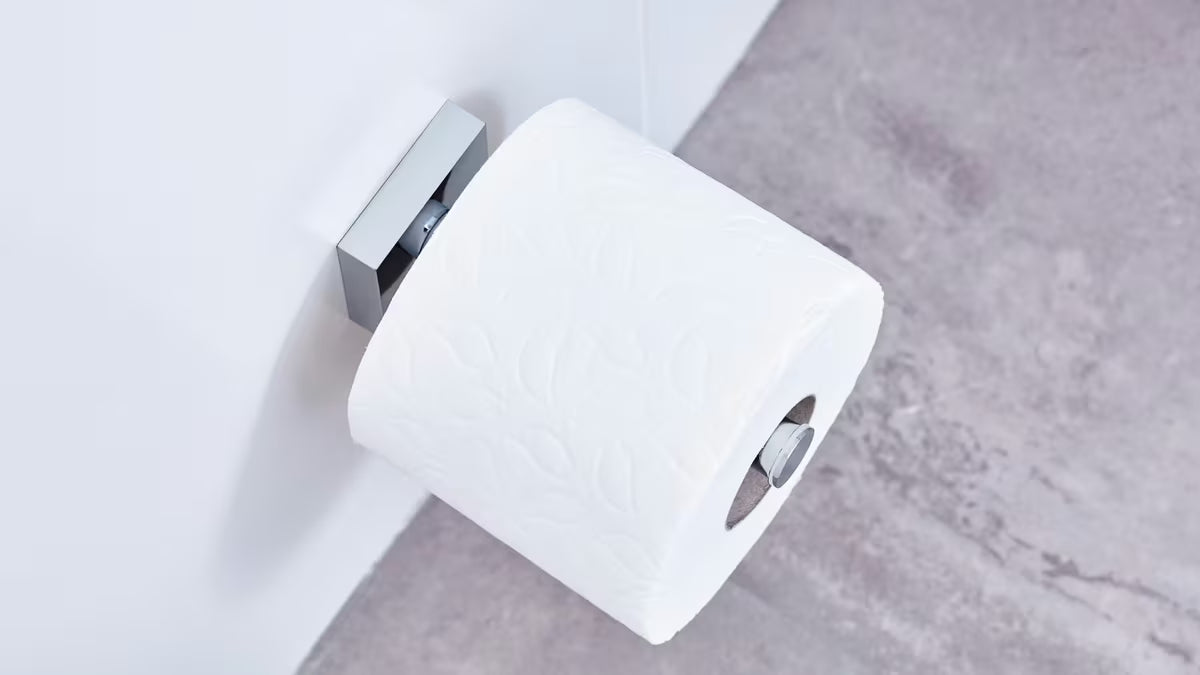 Chromowany kwadratowy uchwyt na papier toaletowy Tesa Ekkro z montażem samoprzylepnym bez wiercenia