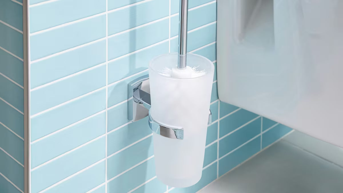 Chromowana ścienna SZCZOTKA do Wc Tesa Klaam z uchwytem pro do nowoczesnej łazienki