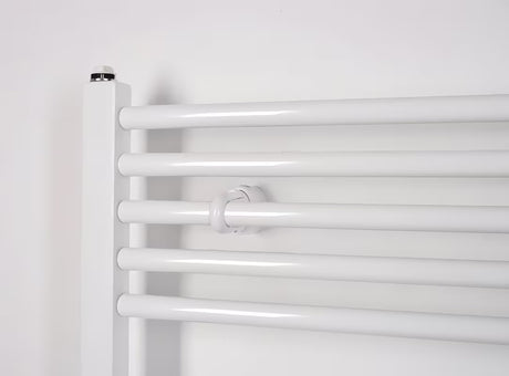 Biały kombinowany rurowy grzejnik łazienkowy Thermal Trend KD 168x45 cm, odpowiedni do łazienki i przedpokoju.