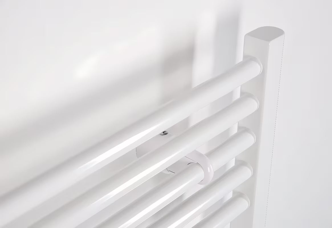 Biały kombinowany rurowy grzejnik łazienkowy Thermal Trend KD o wymiarach 45x96 cm.