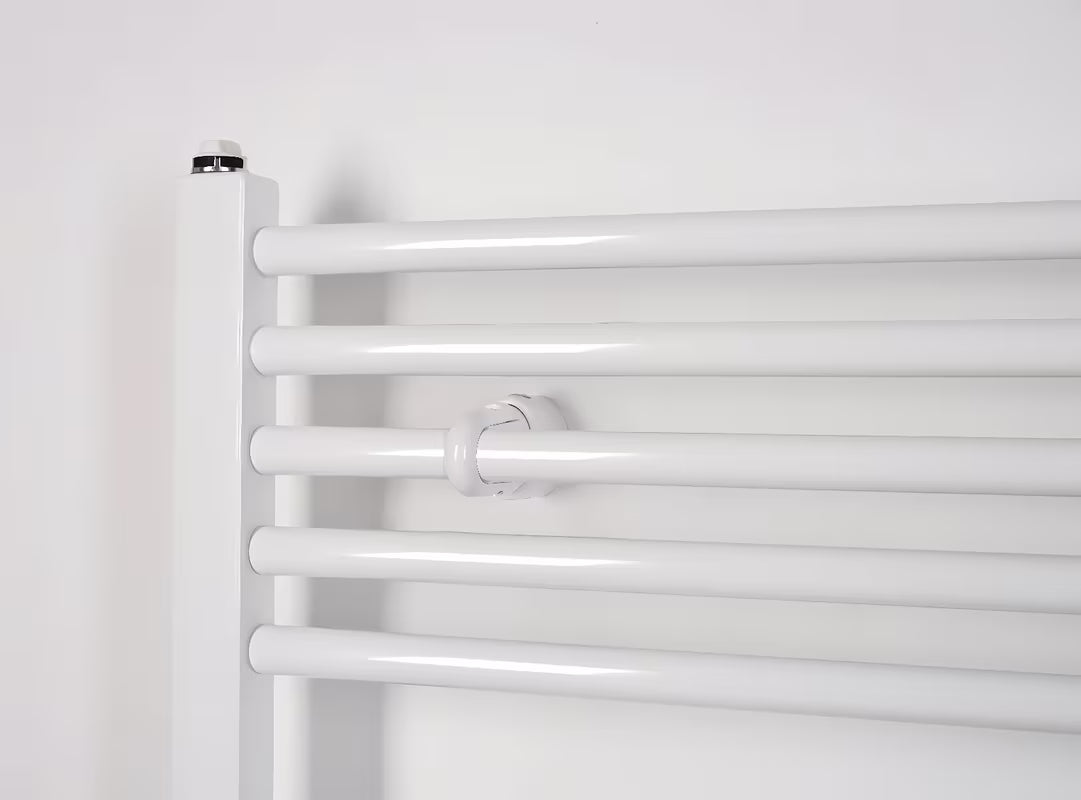 Biały kombinowany rurowy grzejnik łazienkowy Thermal Trend KD 60x132 cm, odpowiedni do łazienki