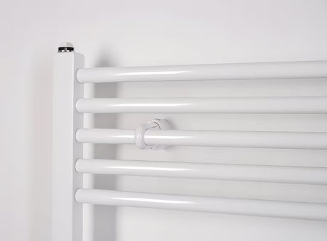 Biały kombinowany rurowy grzejnik łazienkowy Thermal Trend KD 60x132 cm, odpowiedni do łazienki