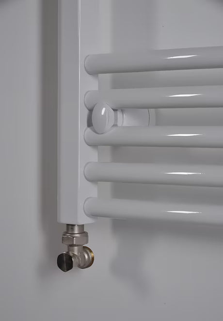 Biały kombinowany rurowy grzejnik łazienkowy Thermal Trend KDO 45x132 cm do łazienki