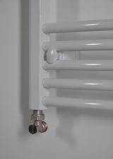 Biały kombinowany rurowy grzejnik łazienkowy Thermal Trend KDO 45x168 cm odpowiedni do łazienki.