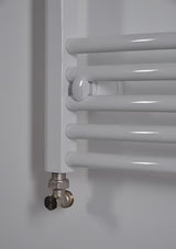 Biały kombinowany rurowy grzejnik łazienkowy Thermal Trend KDO 45x98 cm do łazienki.