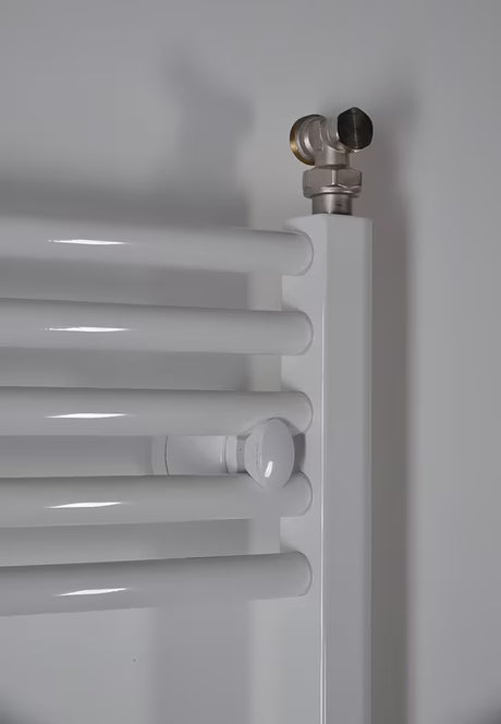 Biały kombinowany rurowy grzejnik łazienkowy Thermal Trend KDO 132x75 cm pro do łazienki lub przedpokoju.