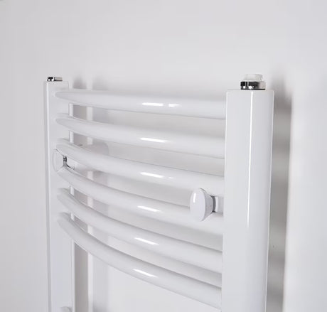Biały elektryczny rurowy grzejnik łazienkowy Thermal Trend KDOE 450x1320 mm do łazienki.