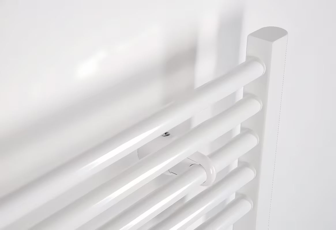 Biały prosty grzejnik rurowy elektryczny grzejnik łazienkowy Thermal Trend KE 450x1320 mm z grzałką 400 W