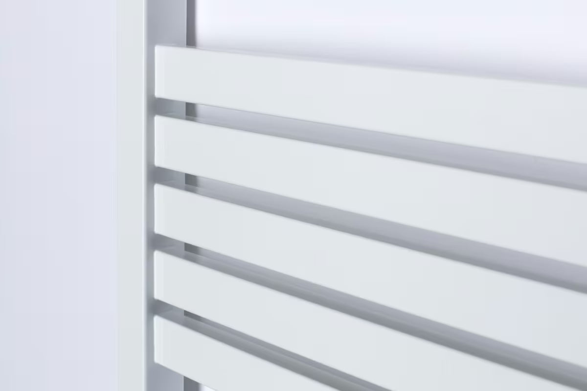 Biały elektryczny grzejnik łazienkowy Thermal Trend Kh Economy 60x120 cm z termostatem KTX i wyświetlaczem LCD