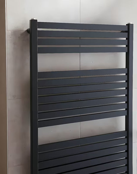 Kombinowany grzejnik łazienkowy Thermal Trend KH 45x97 cm w kolorze czarny mat ze środkowym podłączeniem