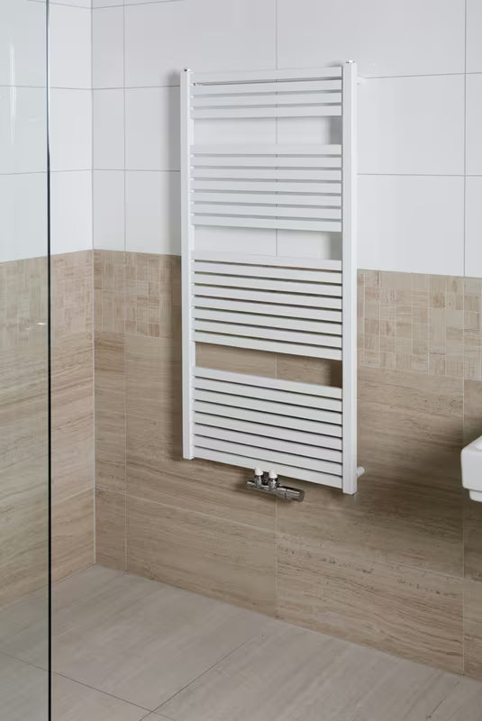 Białe kombinowany grzejnik łazienkowy Thermal Trend o wymiarach 60x133 cm