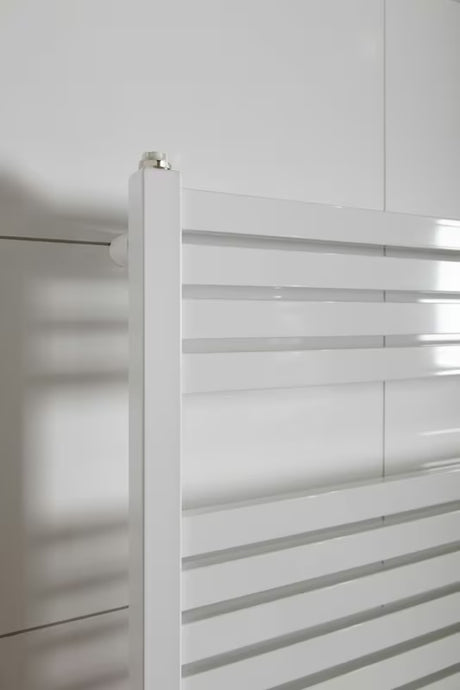 Białe kombinowany grzejnik łazienkowy Thermal Trend o wymiarach 60x133 cm