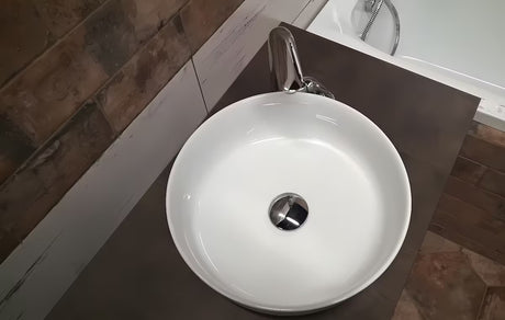 Biała umywalka nablatowa  SIKO Triomini Slim z cienkościennej ceramiki 38,5x38,5 cm bez przelewu