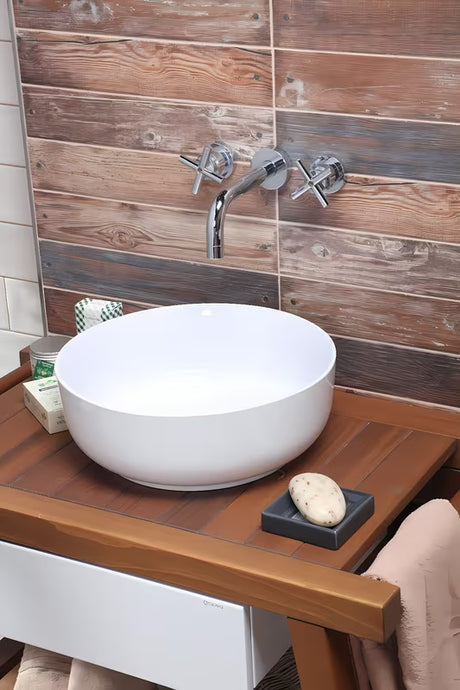 Biała umywalka nablatowa  SIKO Triomini Slim z cienkościennej ceramiki 38,5x38,5 cm bez przelewu