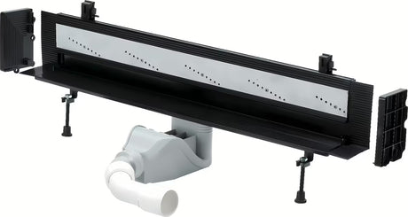 Czarny odpływ liniowy Viega Advantix Vario z wąską szczeliną odpływową i regulowaną długością 30–120 cm.