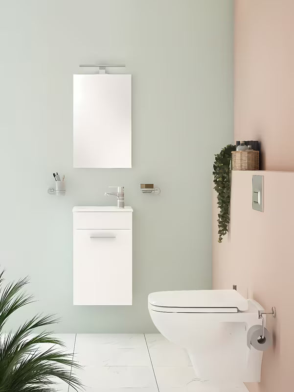 Biały zestaw mebli łazienkowych Vitra Mia z umywalką, szafką wiszącą, lustrem i oświetleniem LED