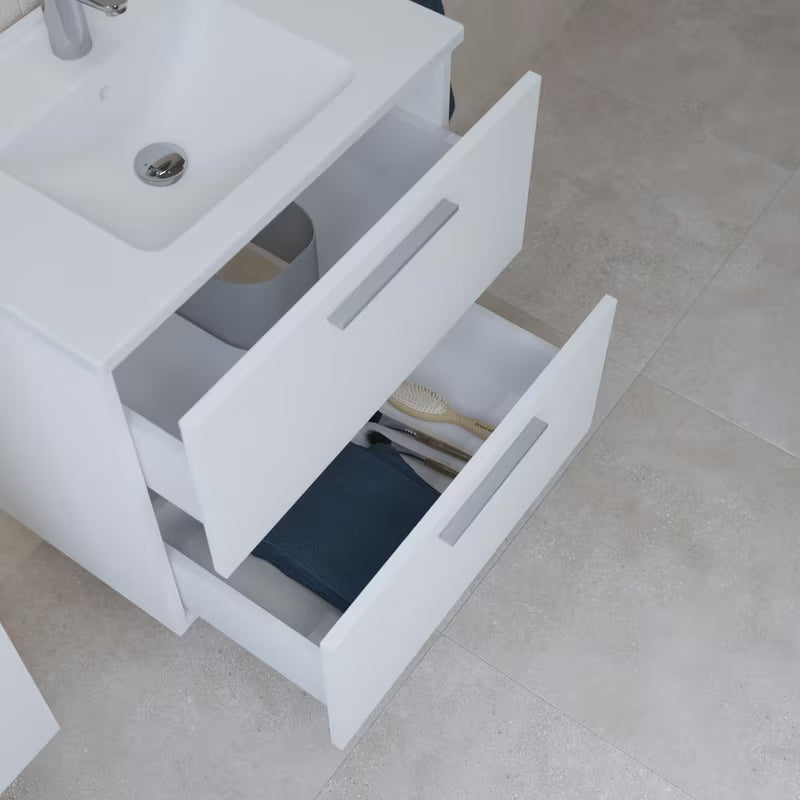 Biały zestaw mebli łazienkowych Vitra Mia z umywalką ceramiczną, szafką wiszącą, lustrem i oświetleniem LED.