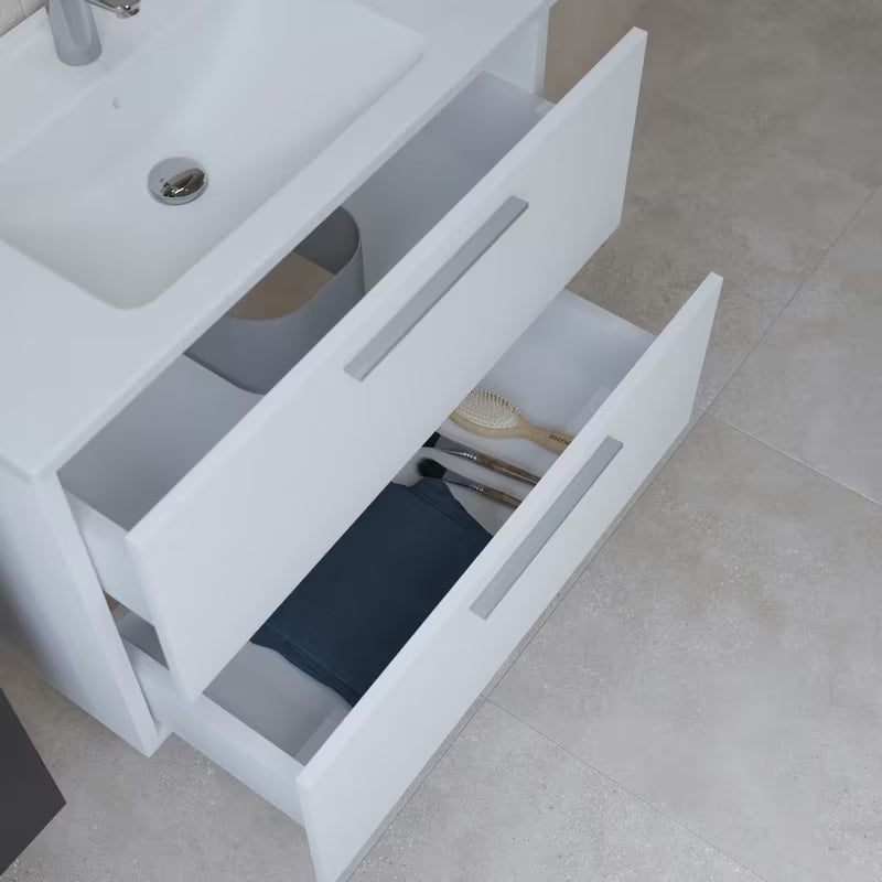 Biała zestaw mebli łazienkowych Vitra Mia z umywalką ceramiczną, szafką wiszącą, lustrem i oświetleniem LED.